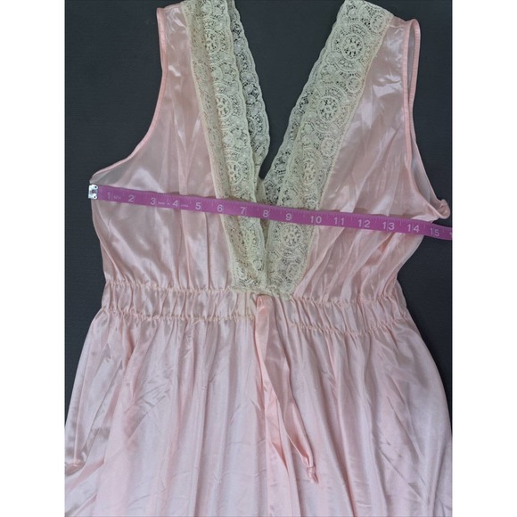 Vintage Miss Elaine Long Nylon Nightgown Peach & Lace no Size FS Bnfts Charity - Picture 9 of 10